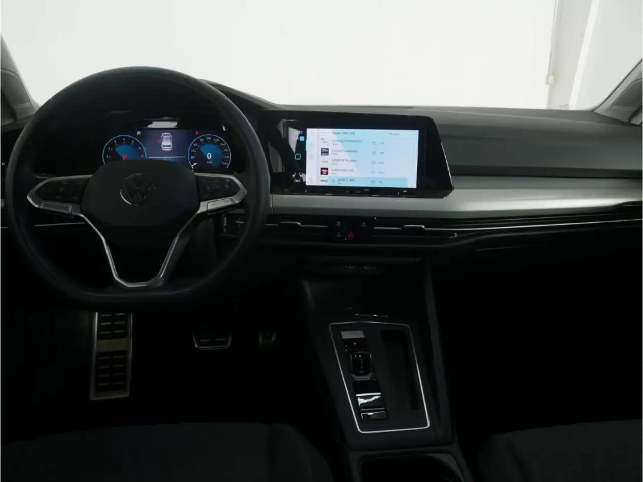 Volkswagen Golf 1.0 eTSI Move App-Connect/AHK/LED/Parklenk — Vehicle gallery 26