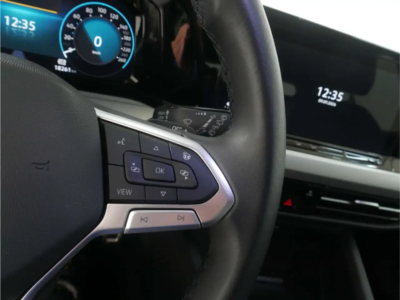 Volkswagen Golf 1.0 eTSI Move App-Connect/AHK/LED/Parklenk — Vehicle gallery 12
