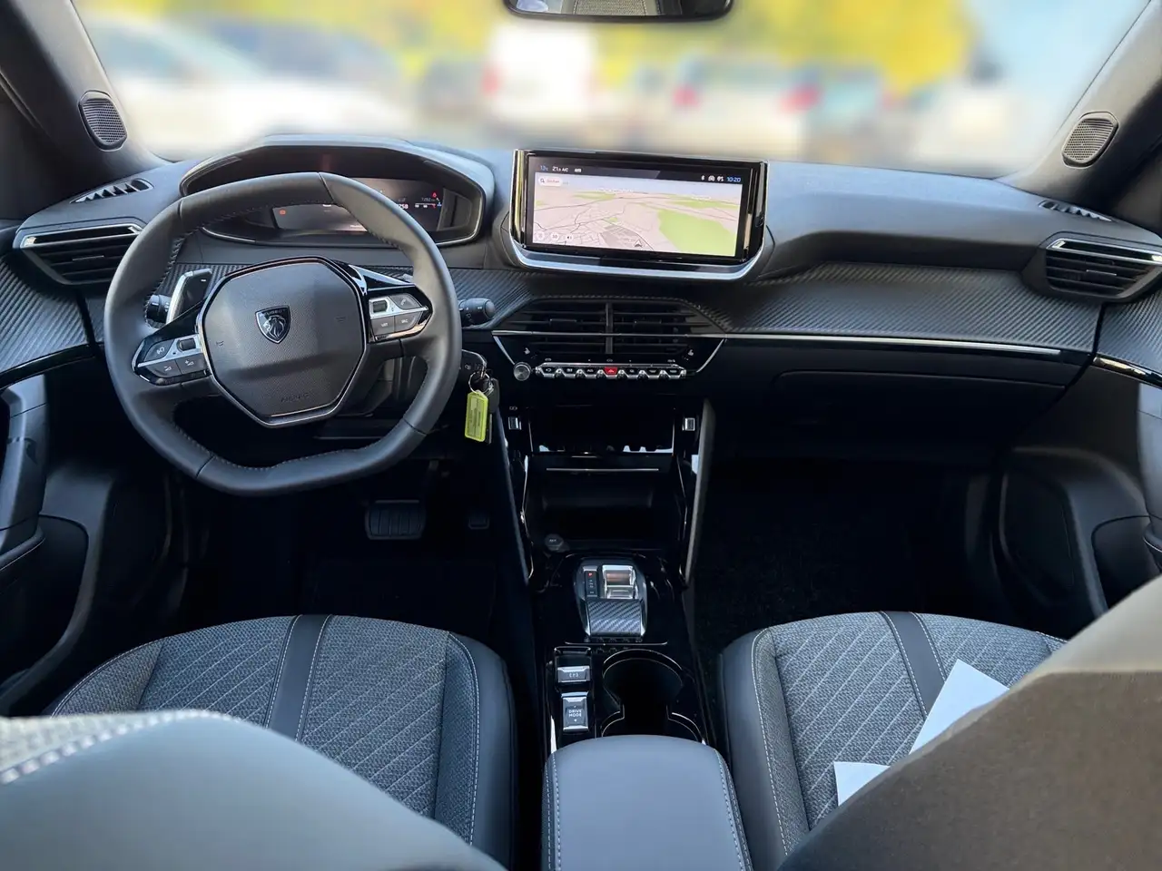 Peugeot 2008 1.2 PureTech 130 Allure LED PDC KlimaA AUT — معرض صور السيارة 10