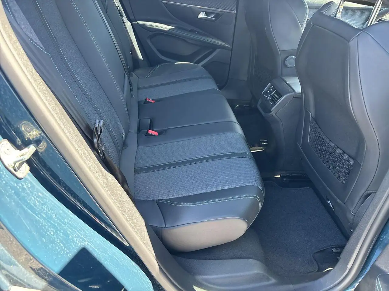 Peugeot 3008 Allure Pack PureTech 130 EAT8 — Vehicle gallery 15