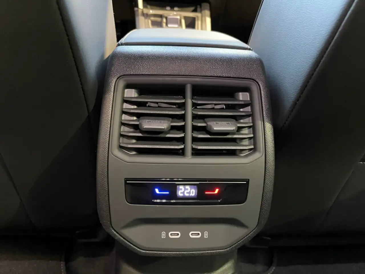 CUPRA Formentor 1.4 e-Hybrid DSG Navi ACC PDC Shz LED 19Alu — Vehicle gallery 35