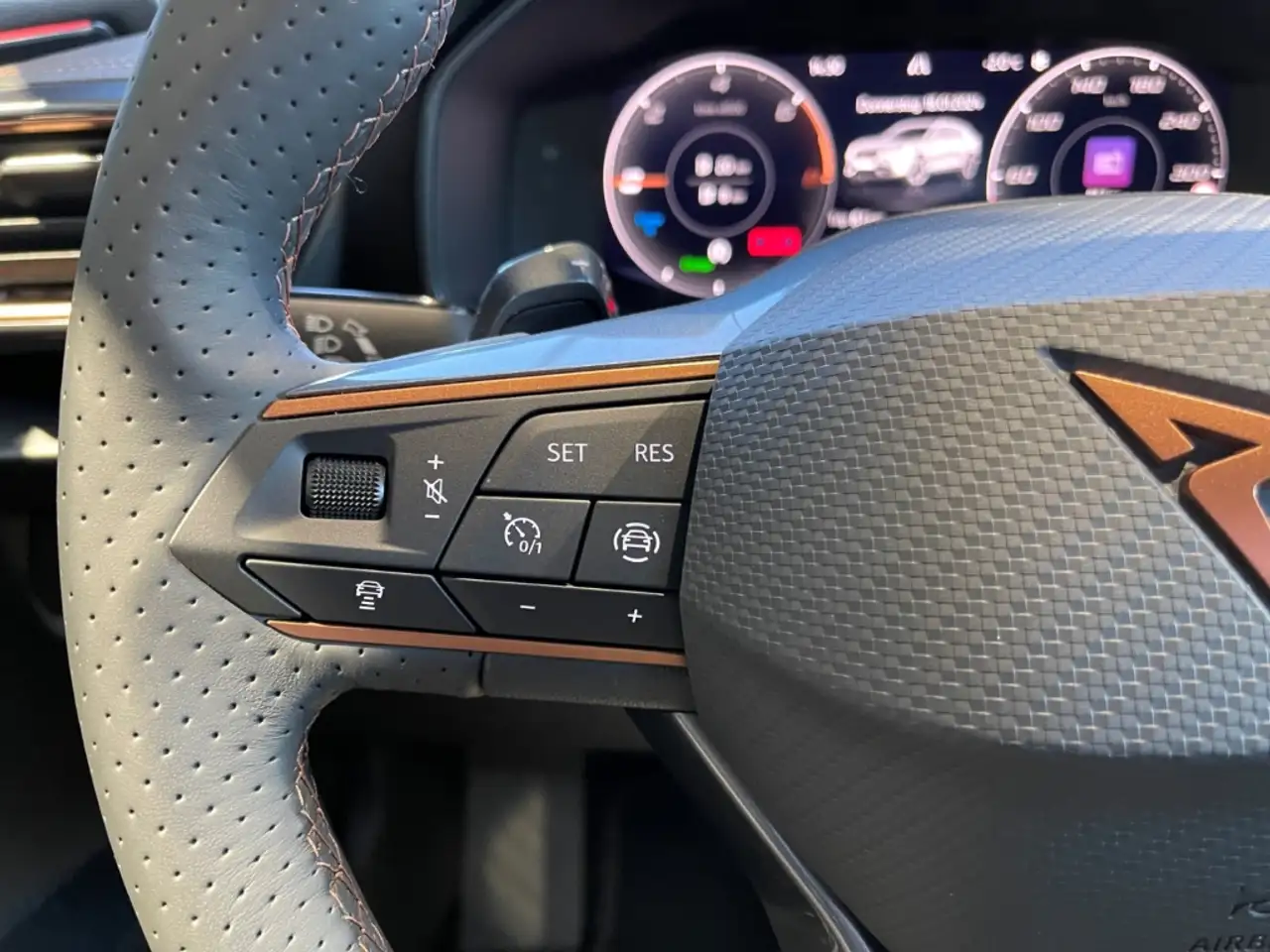 CUPRA Formentor 1.4 e-Hybrid DSG Navi ACC PDC Shz LED 19Alu — Vehicle gallery 25