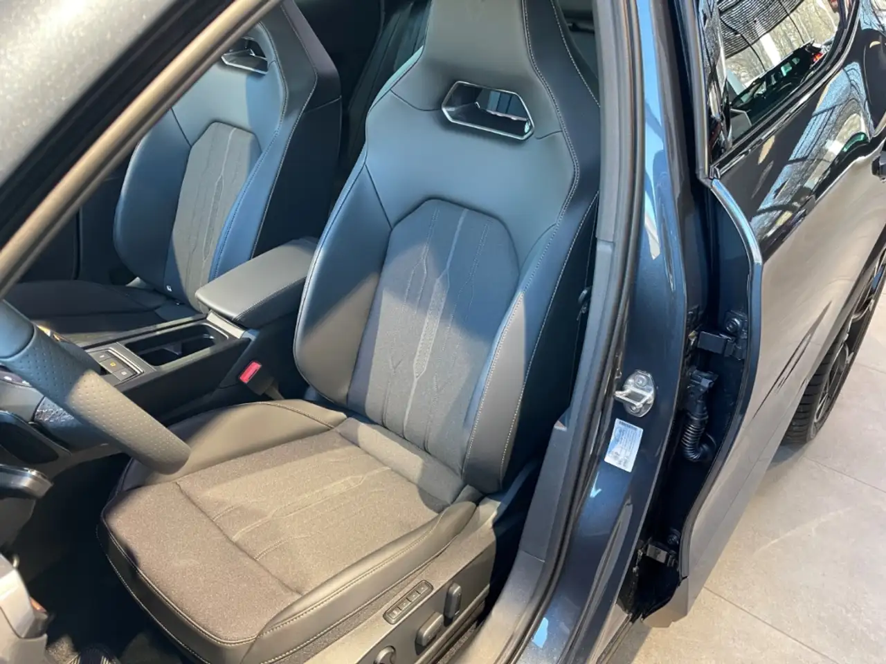 CUPRA Formentor 1.4 e-Hybrid DSG Navi ACC PDC Shz LED 19Alu — Vehicle gallery 21