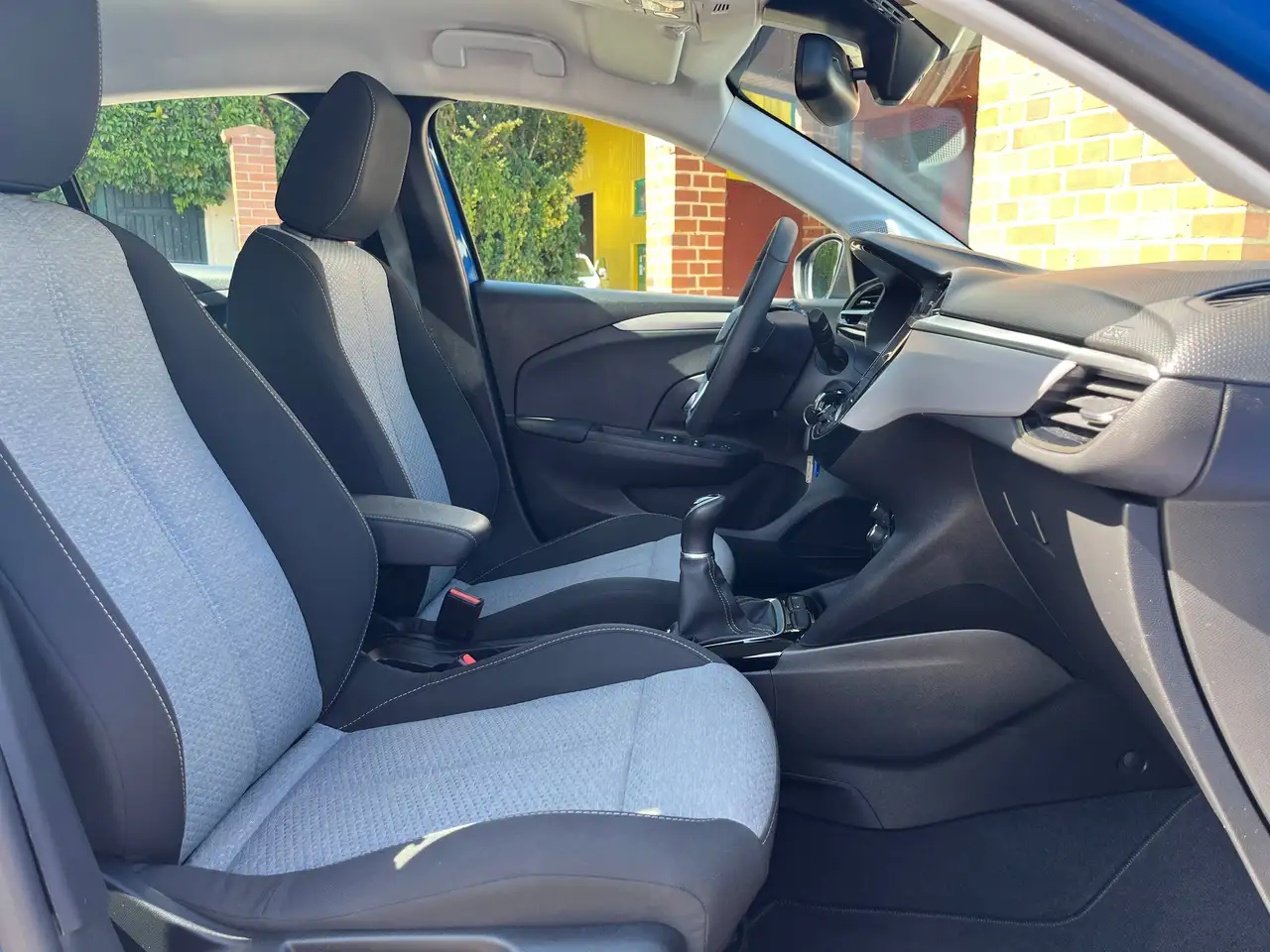 Opel Corsa Kamera - Sitzh. - Lenkradh. - LED — Galería del vehículo 13