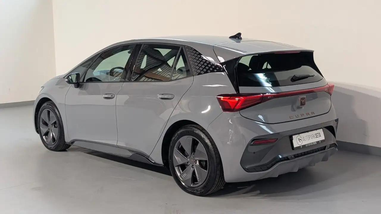 CUPRA Born 150 kW ACC*LANE*FRONT*KAM*KESSY*SHZ*18" — Galería del vehículo 6