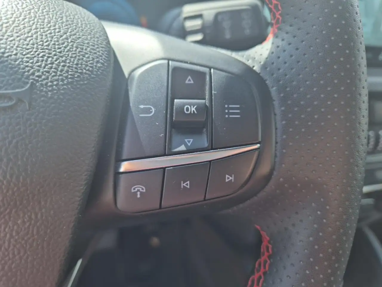 Ford Kuga ST-Line 2.5 Duratec FHEV 132kW Auto 180CV — Galerie du véhicule 13
