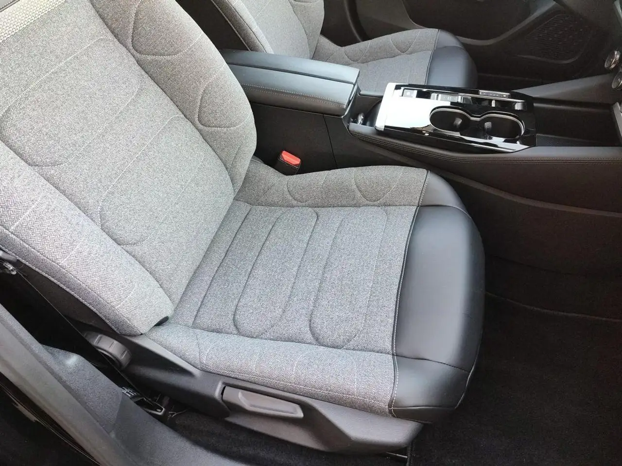 Citroen C5 X YOU *NAVI*KAMERA*TEILLEDER*SITZHEIZUNG* — Vehicle gallery 10