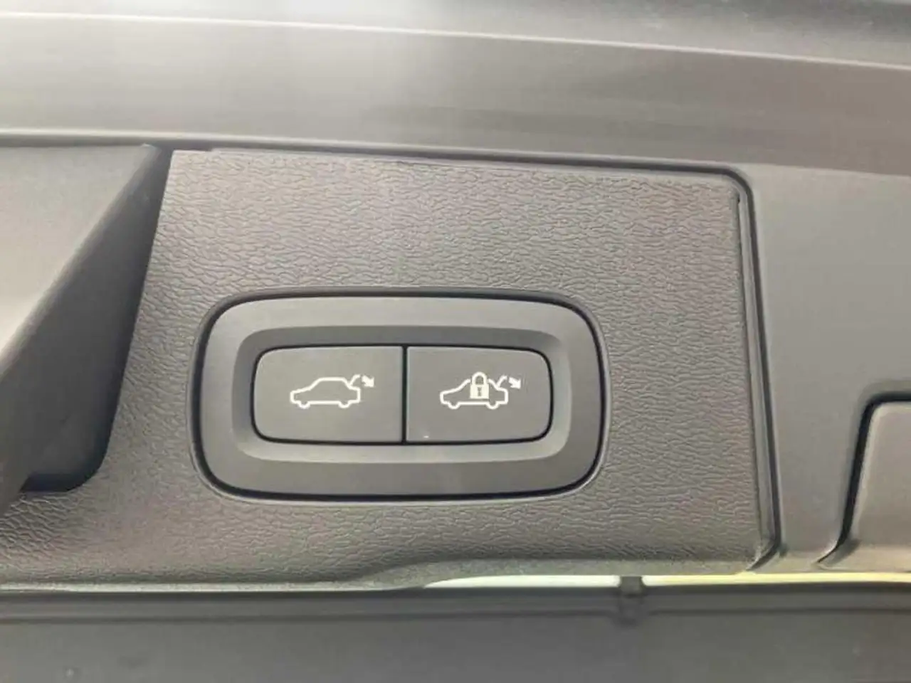 Volvo XC60 2.0 B4 D Core Auto — Vehicle gallery 21