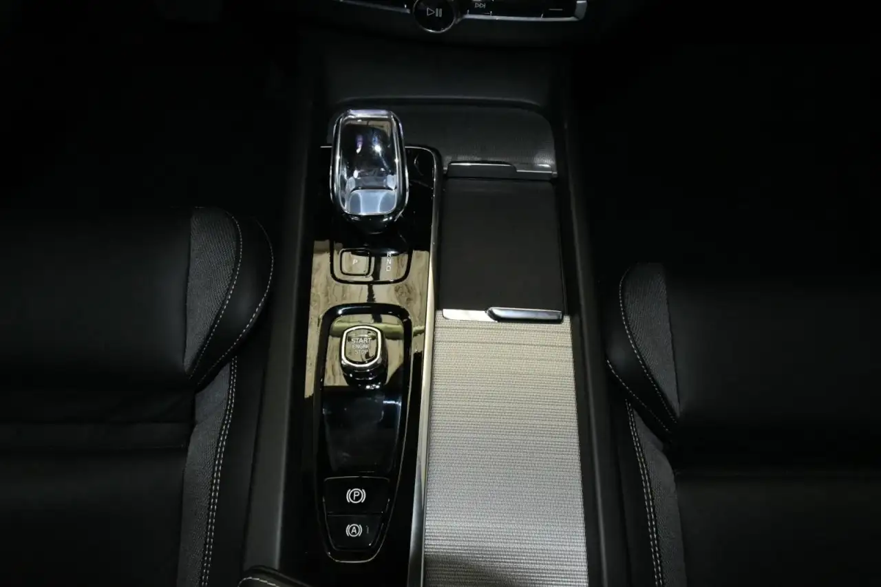 Volvo XC60 T6 AWD Ultra Black ACC*HuD*PAN*360*ST.HZ*BT Klima — Galería del vehículo 19