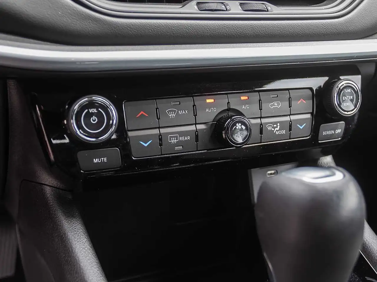 Jeep Compass 1.5 48V e-Hybrid Altitude Winterpaket — معرض صور السيارة 13