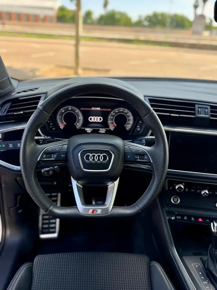 Audi Q3 2.0TDI Attraction S tronic 110kW — Galería del vehículo 12