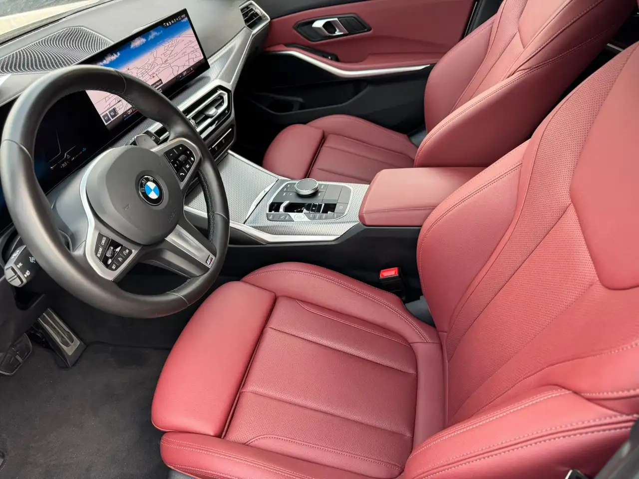 BMW 318 i Aut. Touring M SPORT /PanoDach/Leder-Rot — Galerie du véhicule 12
