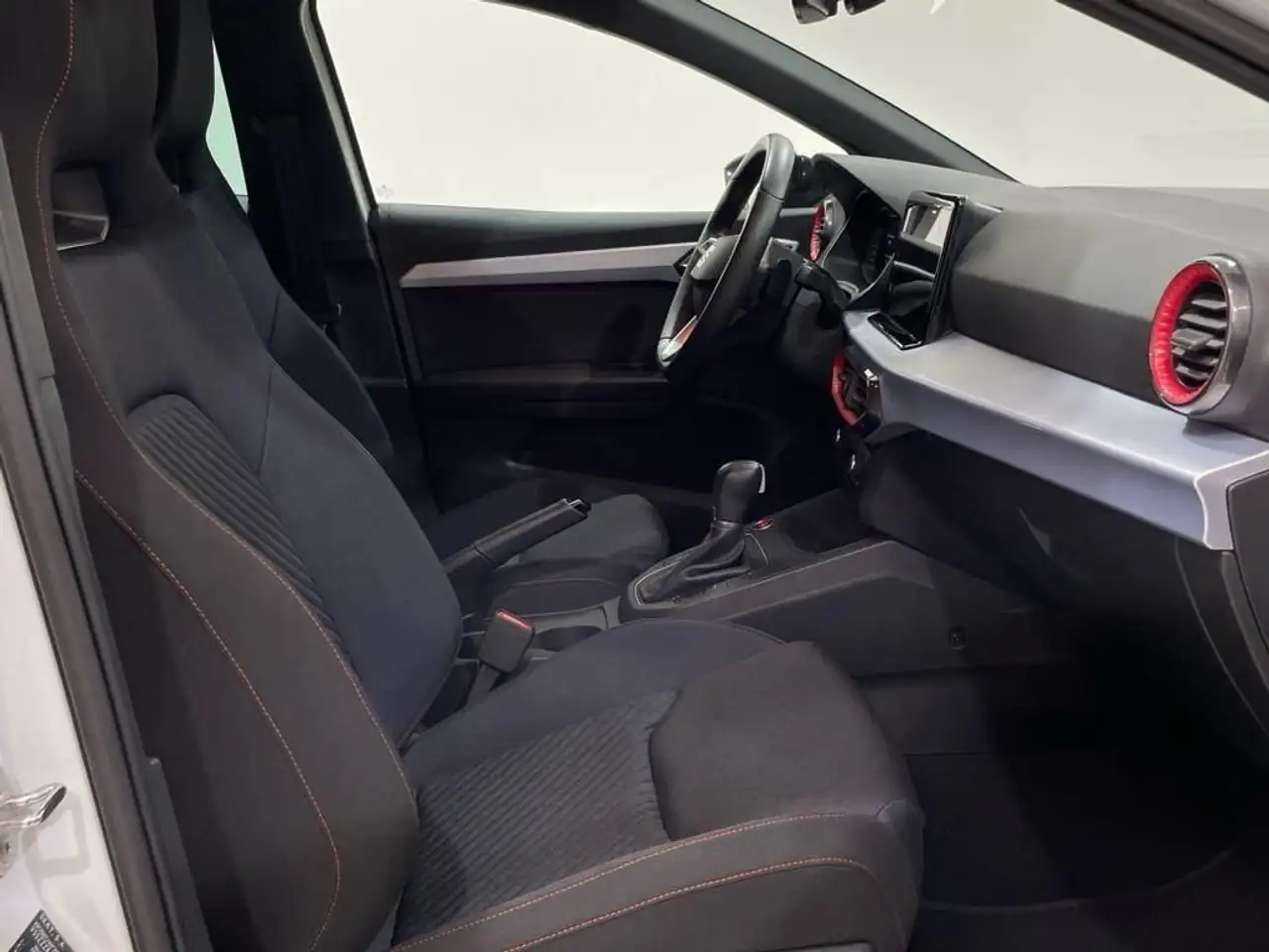 SEAT Ibiza 1.5 TSI S&S FR Salta DSG 150 — Vehicle gallery 5