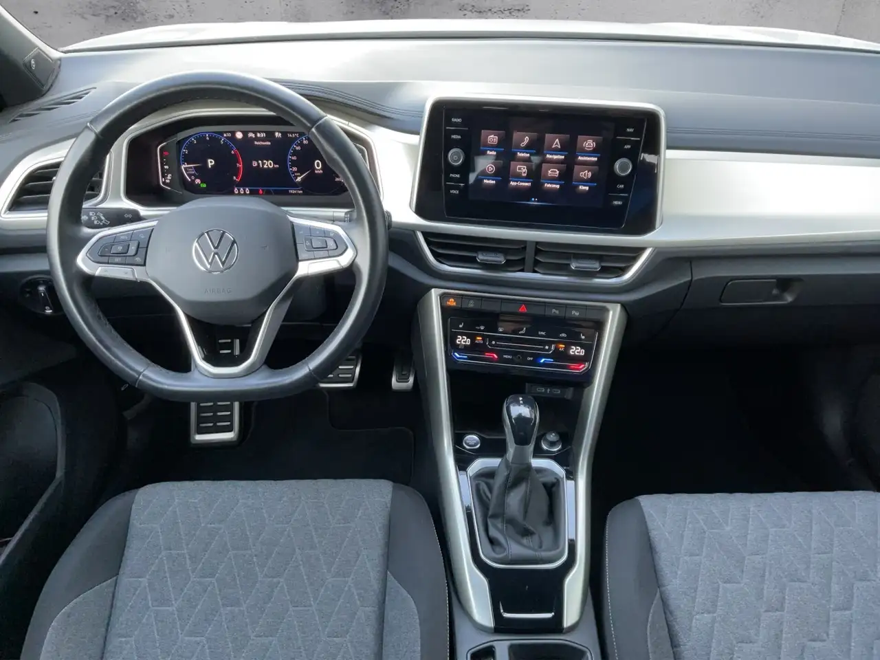 Volkswagen T-Roc Move 1.5 TSI DSG AHK/KEYLESS/BEATS — Vehicle gallery 8