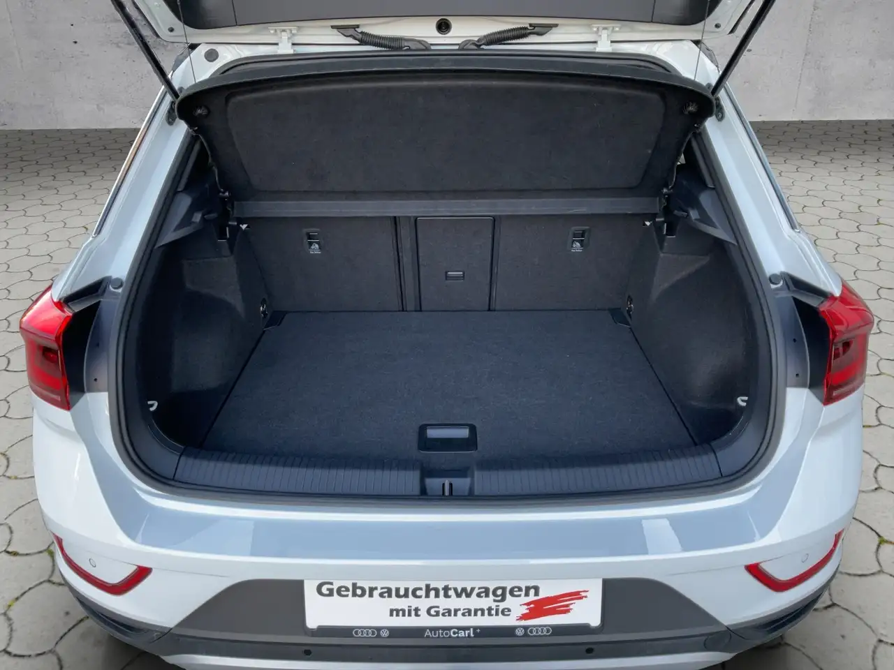 Volkswagen T-Roc Move 1.5 TSI DSG AHK/KEYLESS/BEATS — Vehicle gallery 11