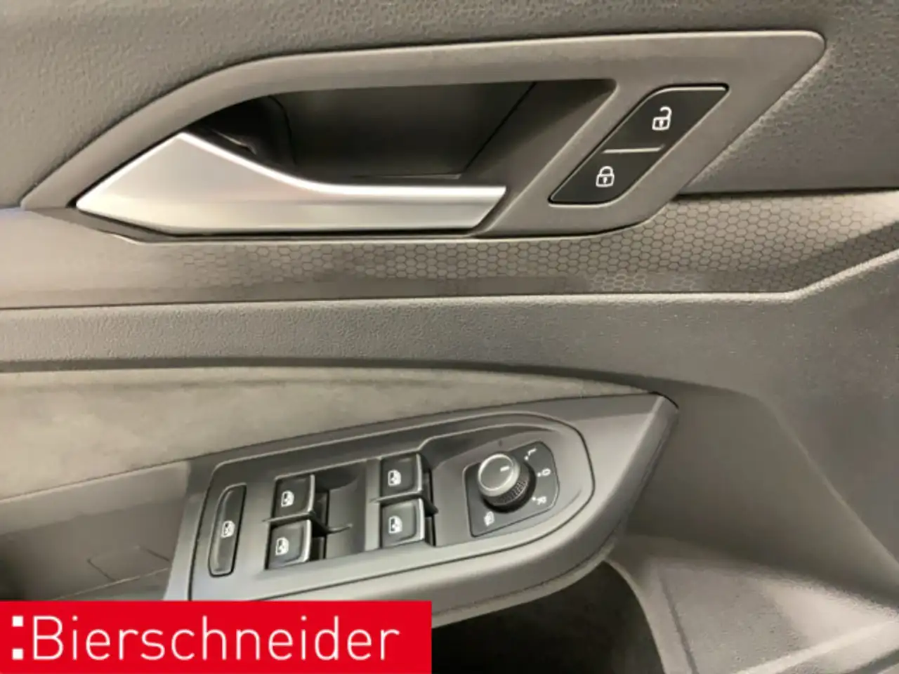 Volkswagen Golf GTI Golf 8 GTI 2.0 TSI DSG 18 AHK MATRIX STAND — معرض صور السيارة 9