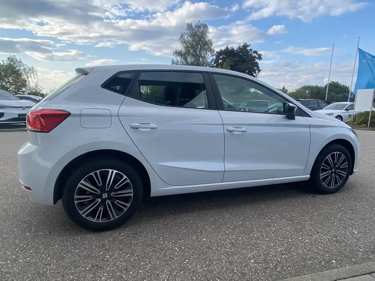 SEAT Ibiza 1.0 TSI Style 16"+FULL-LINK+VIRTUAL-COCKPI — Vehicle gallery 5