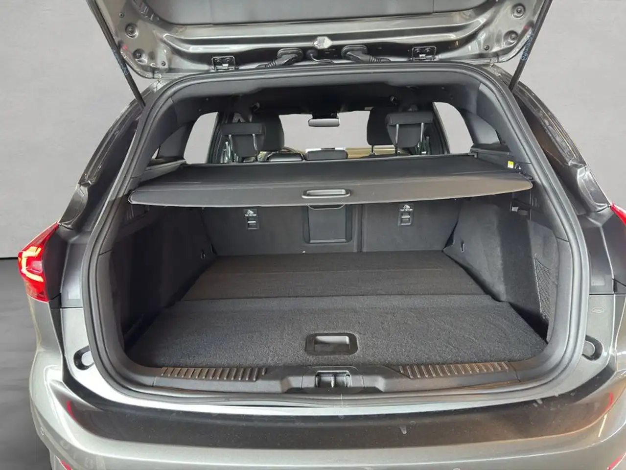 Ford Focus Turnier 1.0 EcoBoost Hybrid ST-LINE X — Vehicle gallery 2