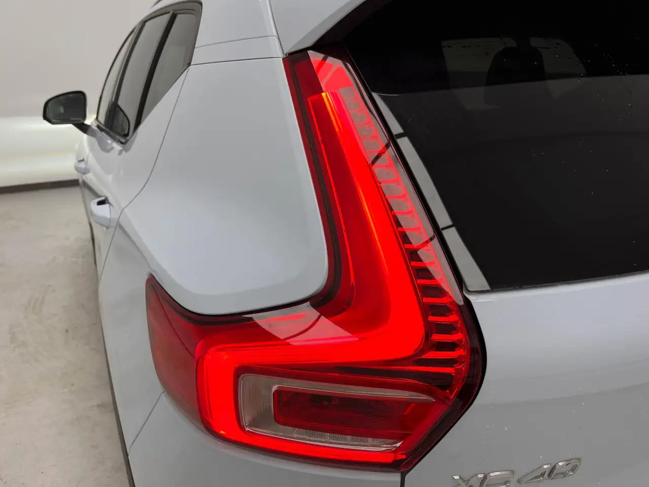 Volvo XC40 2.0 B4 G Plus Dark Auto — معرض صور السيارة 24