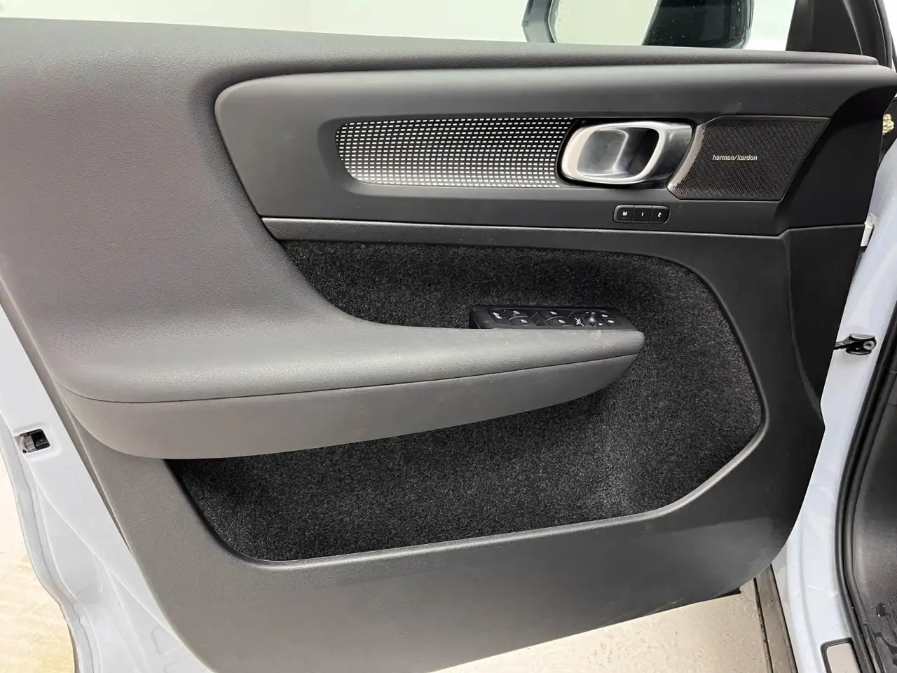 Volvo XC40 2.0 B4 G Plus Dark Auto — معرض صور السيارة 8