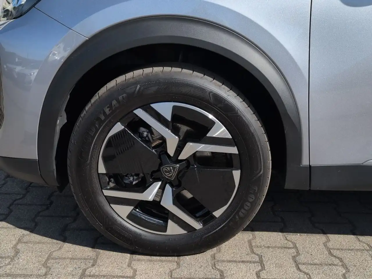 Peugeot 2008 Elektro 156 Allure — Vehicle gallery 21