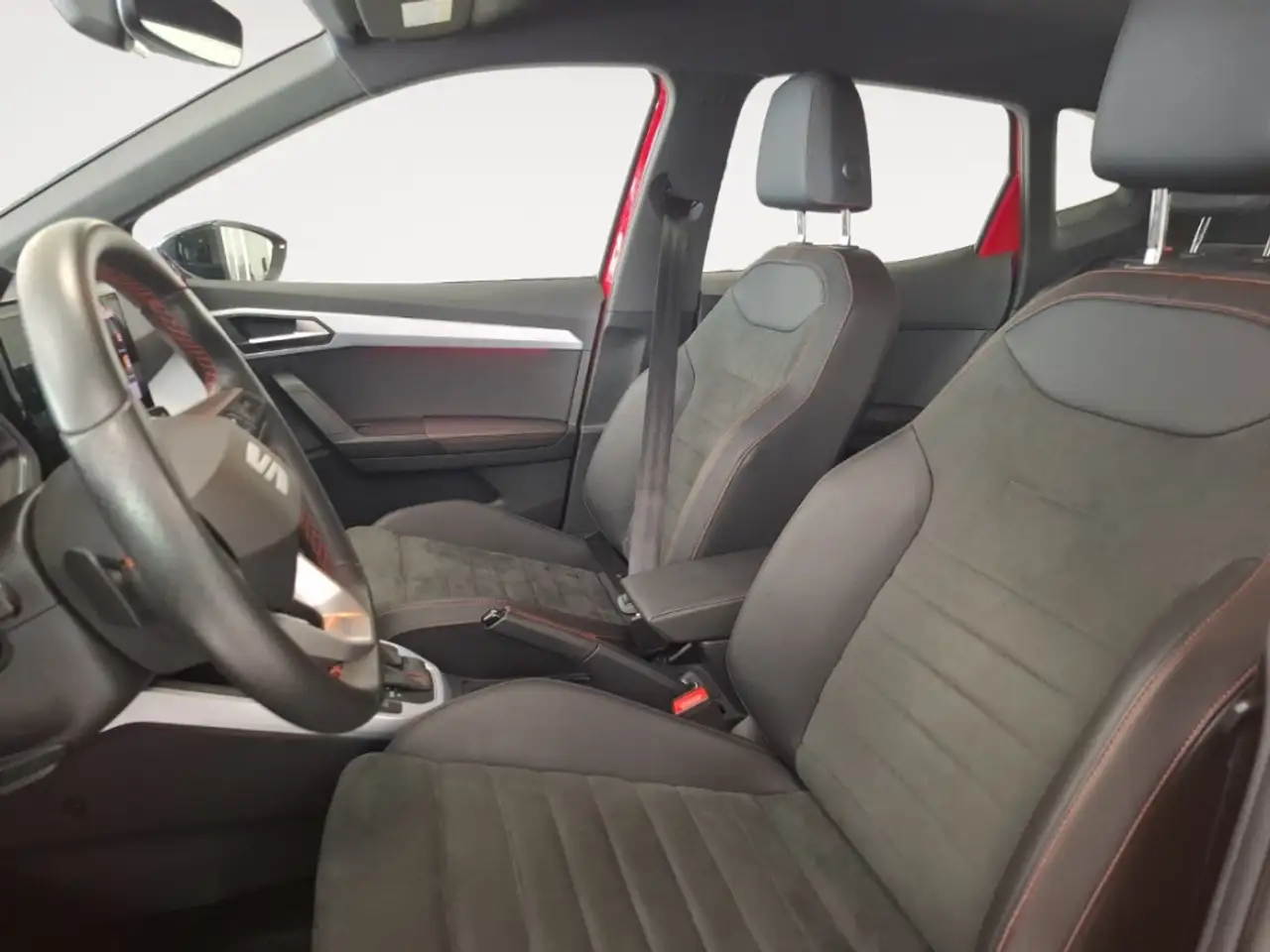SEAT Arona FR AUTOMATIK ALLWETTER NAV LED DIG-DISPLAY ACC SIT — معرض صور السيارة 9