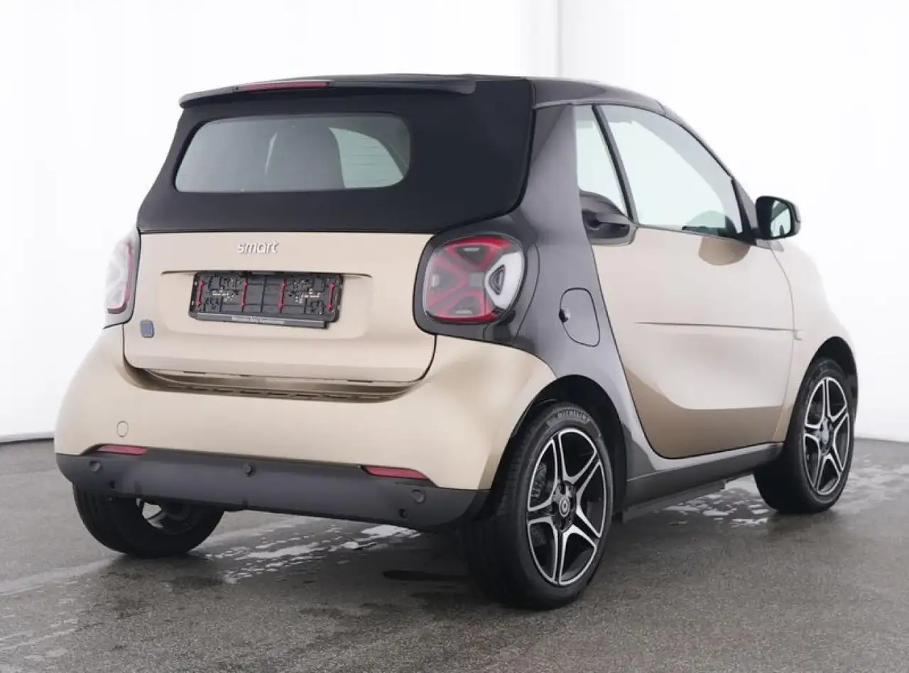 smart forTwo EQ prime EXCLUSIVE: GOLDEN-BLACK-BEAUTY! — معرض صور السيارة 3