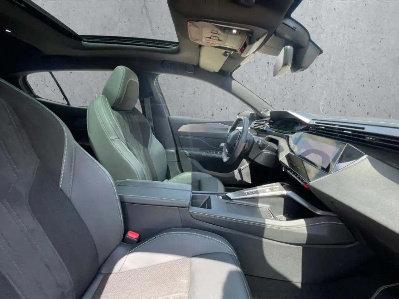 Peugeot 408 GT PureTech 130 EAT8 PANO Navi Memory Sitze Sounds — Vehicle gallery 13