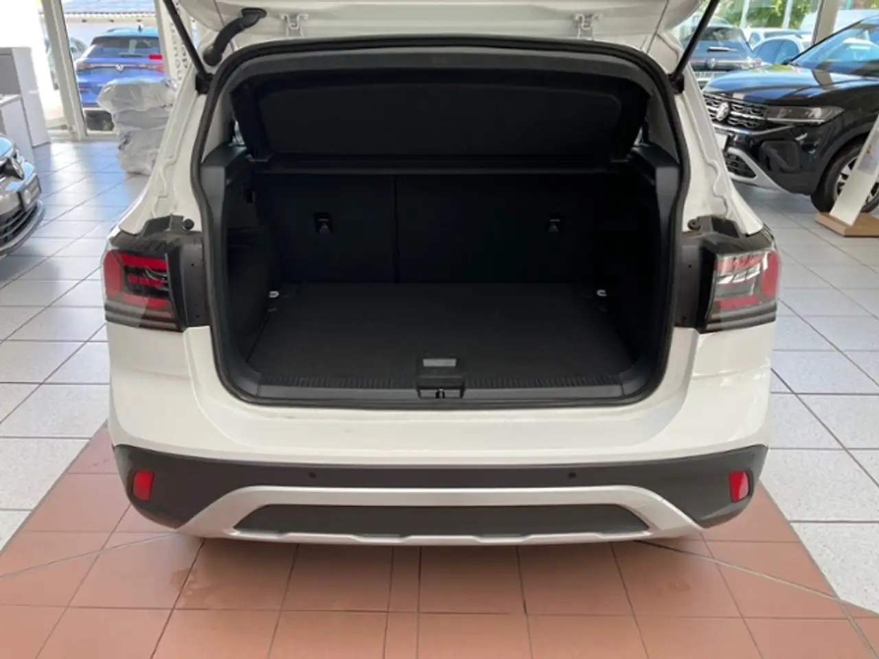 Volkswagen T-Cross 1.0 TSI LIFE IQ.DRIVE GJR SHZ ACC — معرض صور السيارة 9