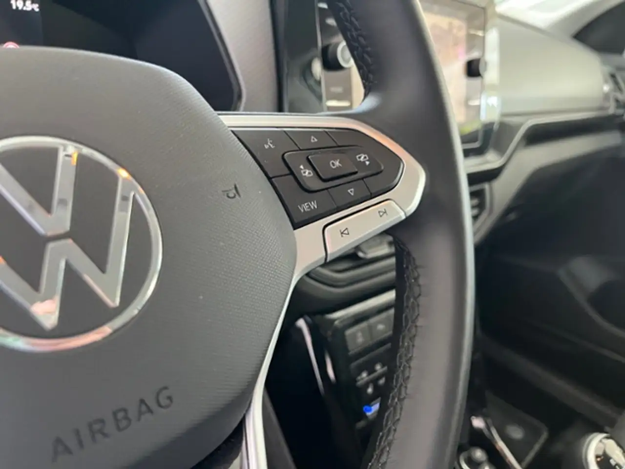 Volkswagen T-Cross 1.0 TSI LIFE IQ.DRIVE GJR SHZ ACC — معرض صور السيارة 17