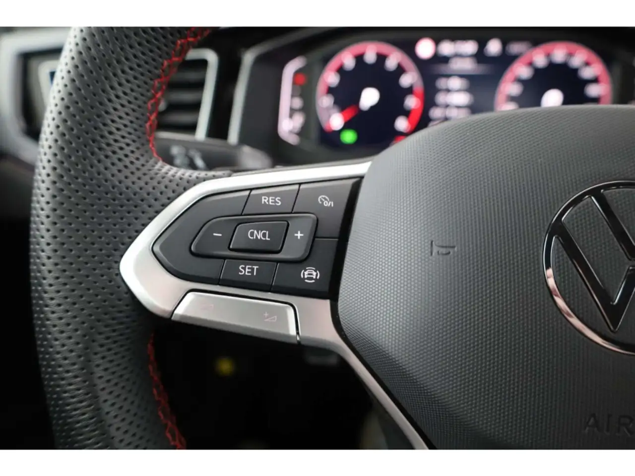 Volkswagen Polo GTI 2.0 TSI DSG App-Connect/Matrix — Galería del vehículo 14