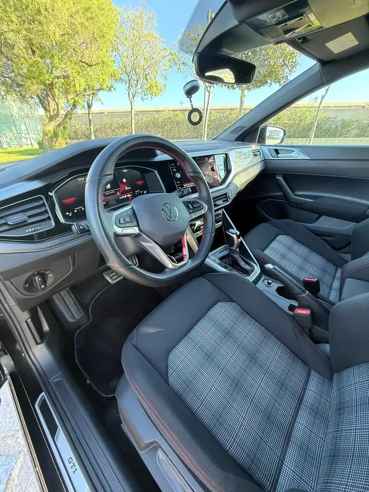 Volkswagen Polo GTI 2.0 TSI DSG — معرض صور السيارة 9