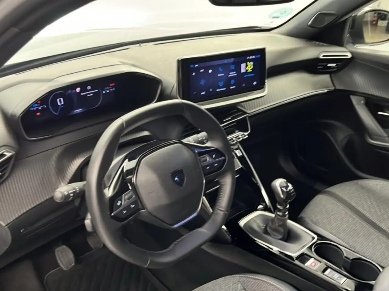 Peugeot 2008 1.2 PureTech S&S Allure 100 — معرض صور السيارة 20