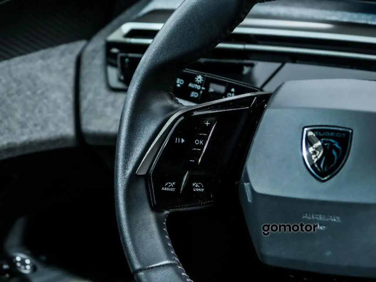 Peugeot 3008 ALLURE 1.2 MHEV HYBRID 136CV EDCS6 5P — معرض صور السيارة 23
