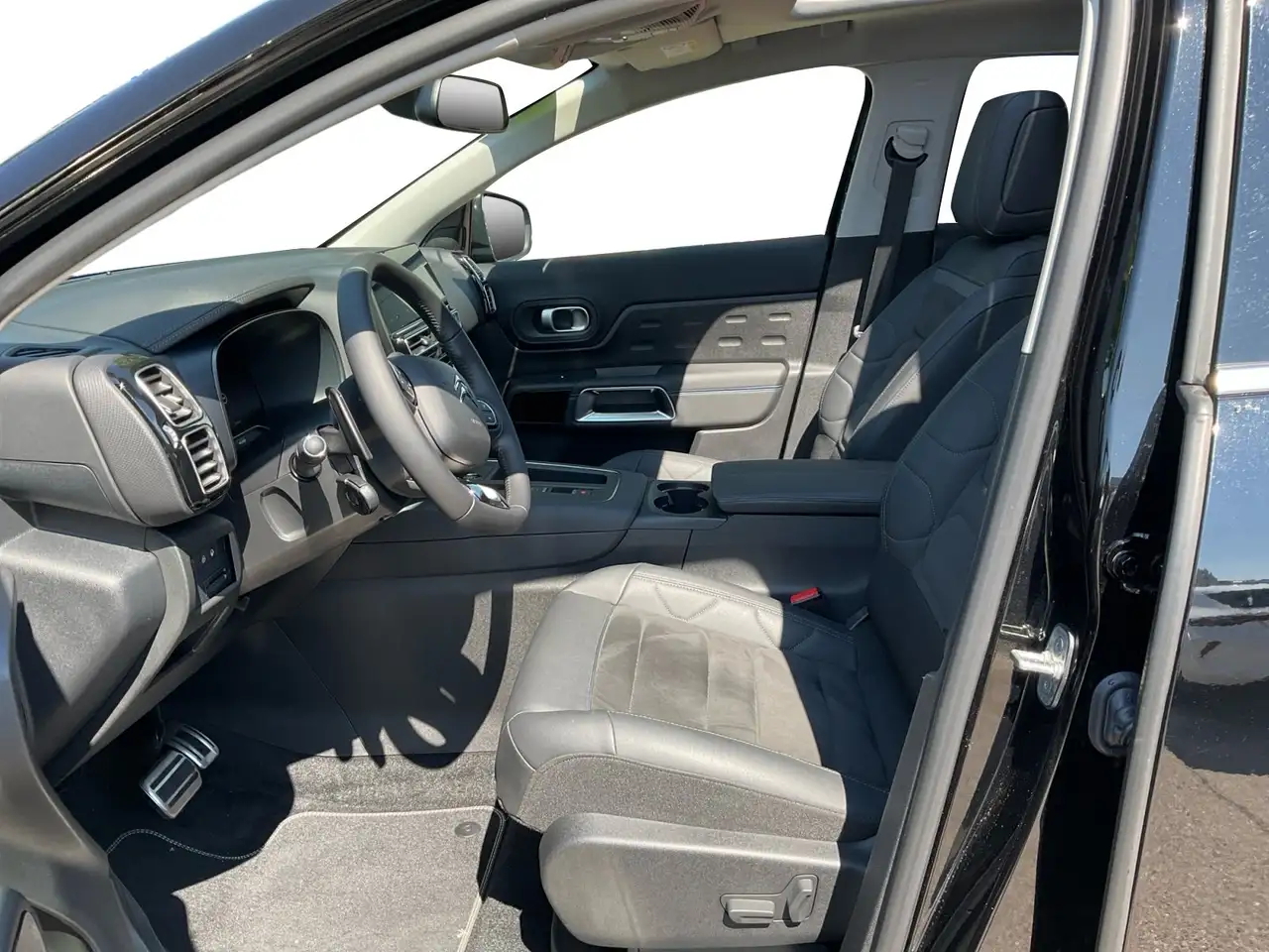 Citroen C5 Aircross 1.2 136PS Panorama- Glasdach — معرض صور السيارة 11