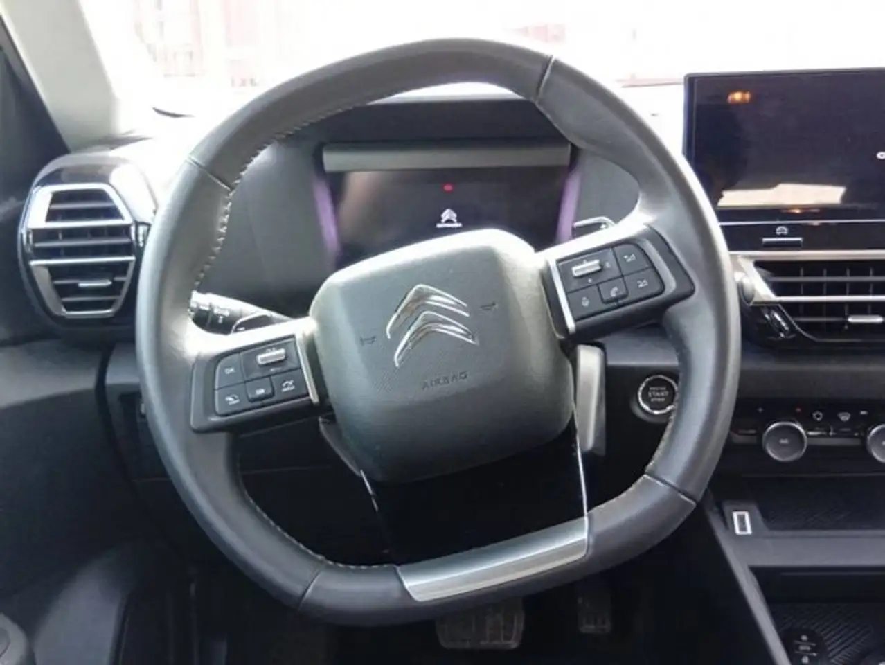 Citroen C4 Hybrid 136 e-DCS6 Plus — Vehicle gallery 9