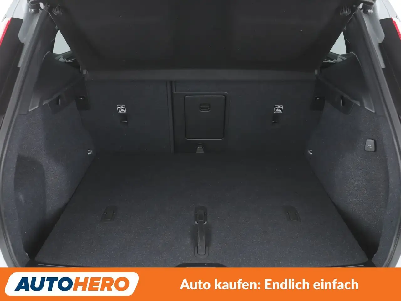Volvo XC40 2.0 B3 Mild-Hybrid Core 2WD Aut.*LED*NAVI*TEMPO* — Galerie du véhicule 17