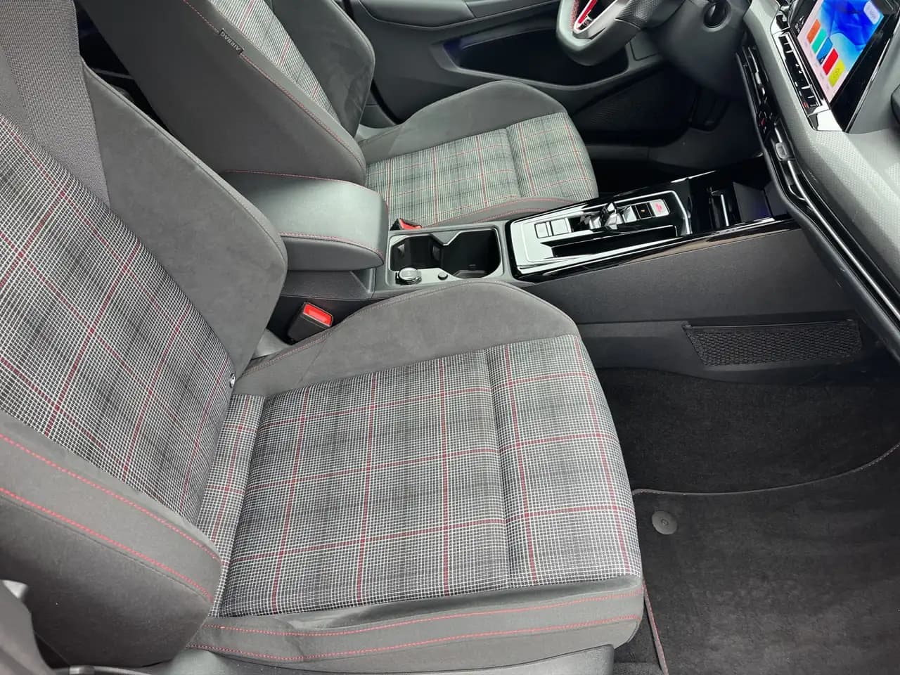Volkswagen Golf GTI 2.0 TSI DSG Black Style — معرض صور السيارة 14