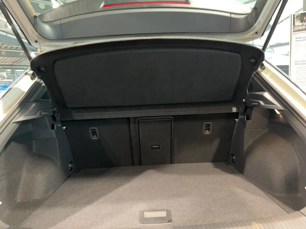 Volkswagen T-Roc 1.0TSI R-Line App-Connect PDC SHZ V-Cockpi — معرض صور السيارة 6
