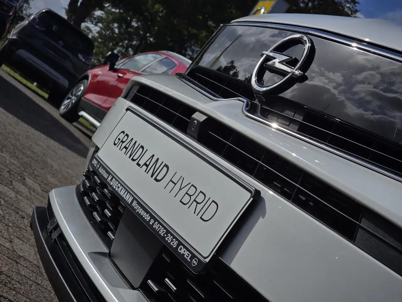 Opel Grandland Hybrid Ultimate SHZ AHK NAVI LED-Matrix 360° KAM — Vehicle gallery 11