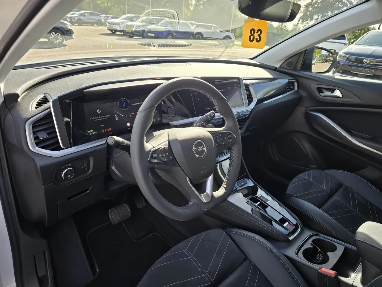 Opel Grandland Hybrid Ultimate SHZ AHK NAVI LED-Matrix 360° KAM — Vehicle gallery 15