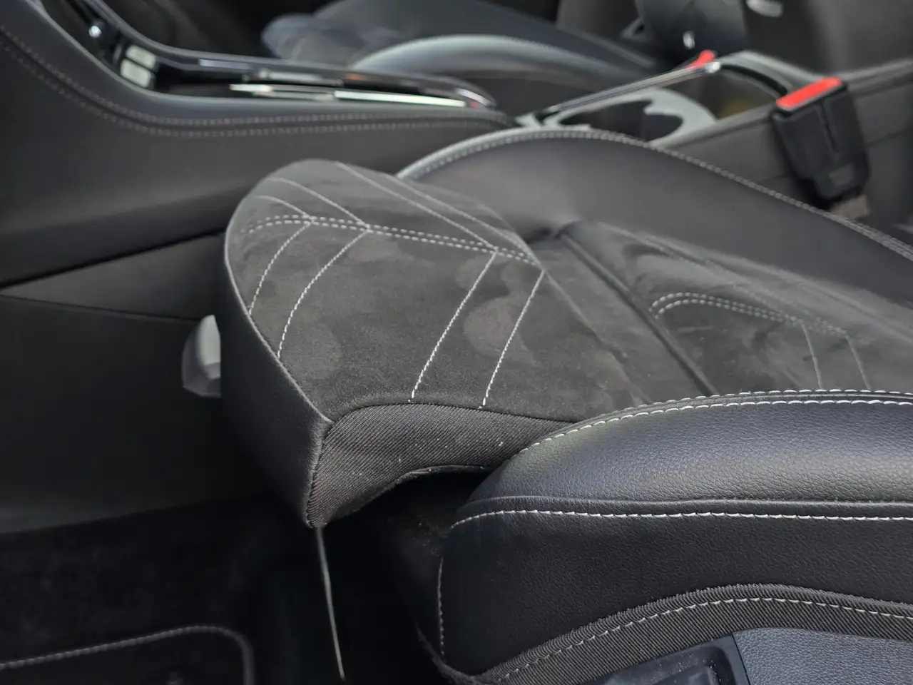 Opel Grandland Hybrid Ultimate SHZ AHK NAVI LED-Matrix 360° KAM — Vehicle gallery 34