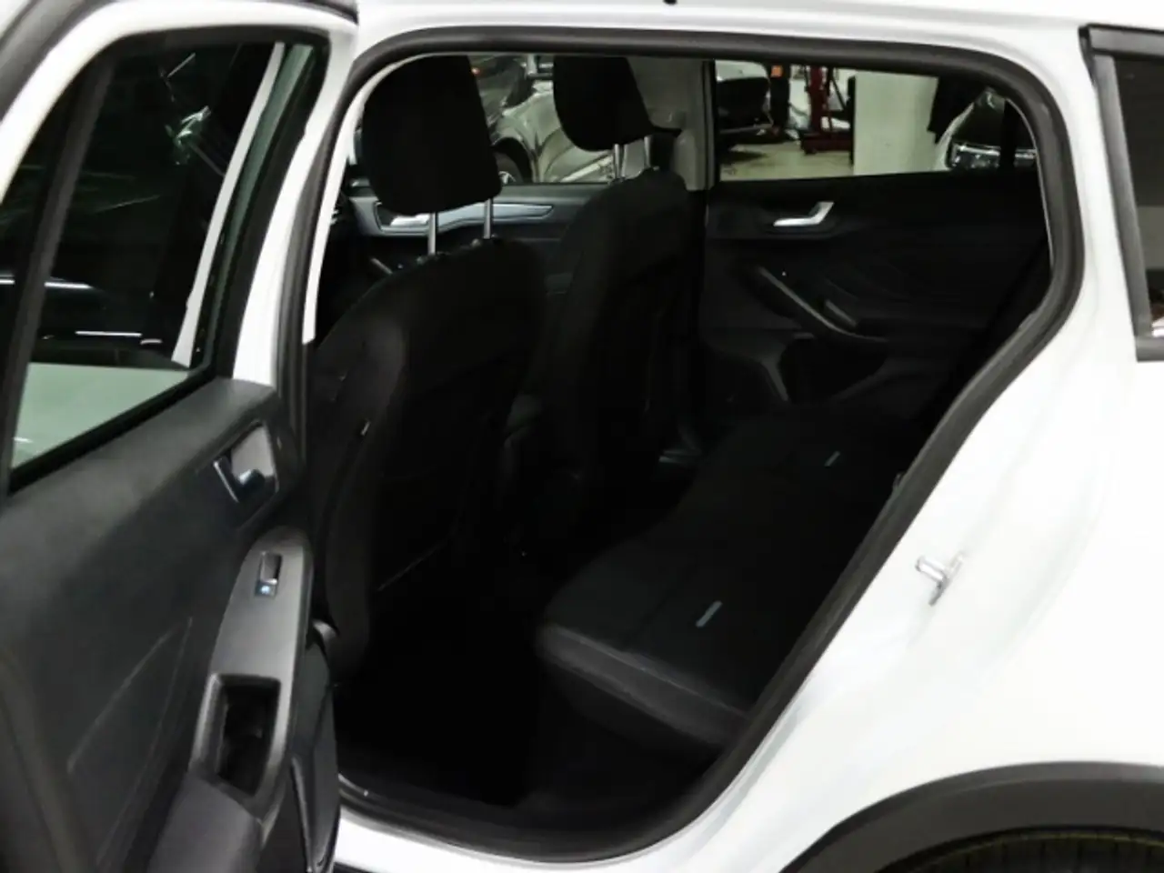 Ford Focus Active X 1.0 MHEV *PANORAMA-SCHIEBEDACH*SOUND-SYST — Galerie du véhicule 6
