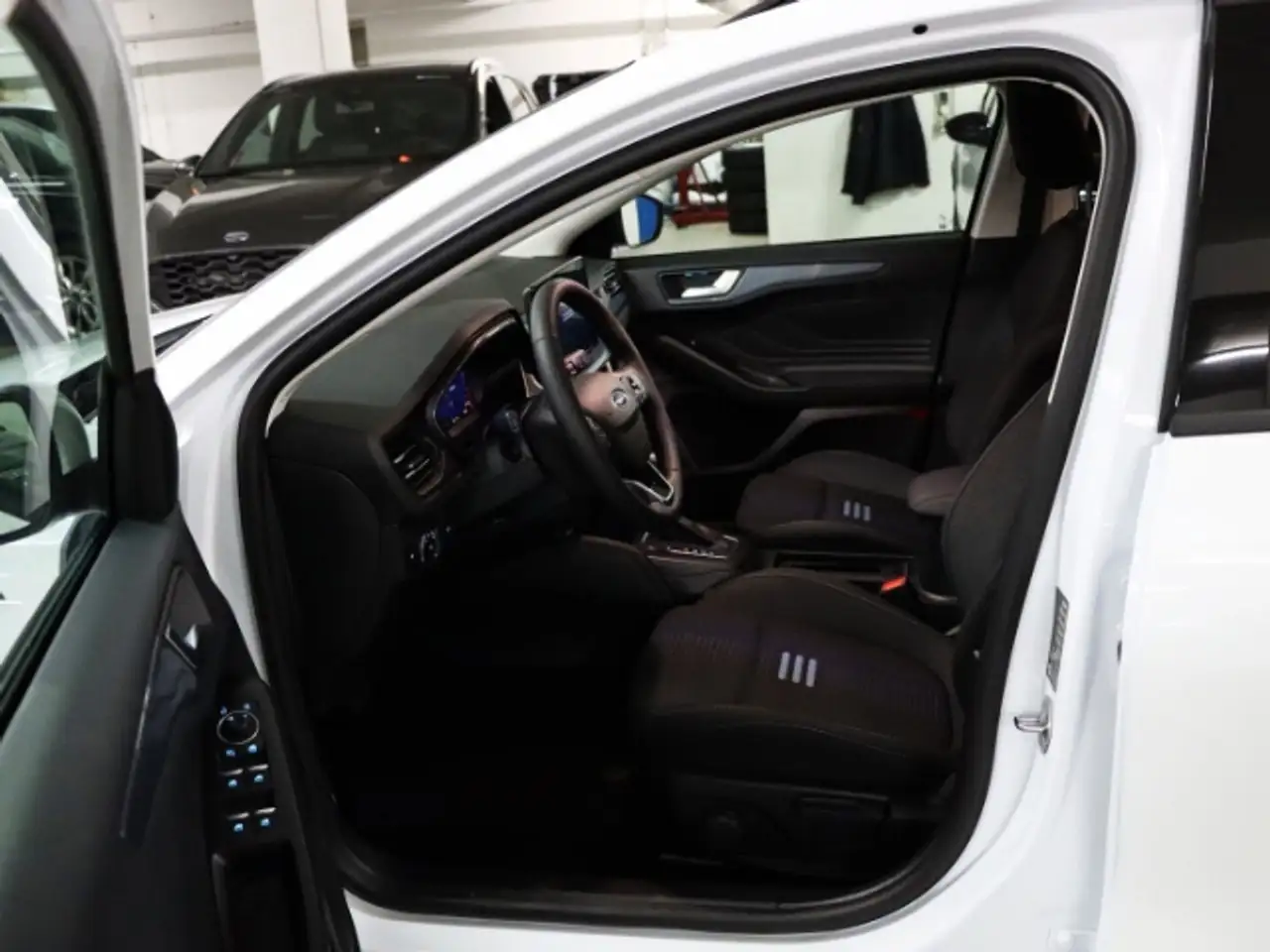 Ford Focus Active X 1.0 MHEV *PANORAMA-SCHIEBEDACH*SOUND-SYST — Galerie du véhicule 7