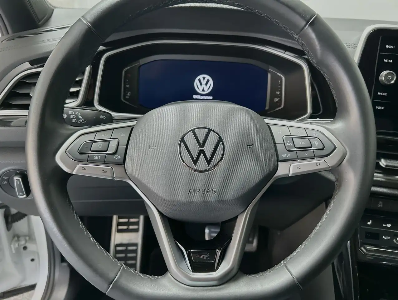 Volkswagen T-Roc 1.0 TSI R-Line — Vehicle gallery 9