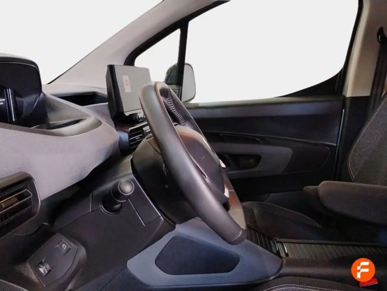 Peugeot Rifter Allure BlueHDi 100 — معرض صور السيارة 15