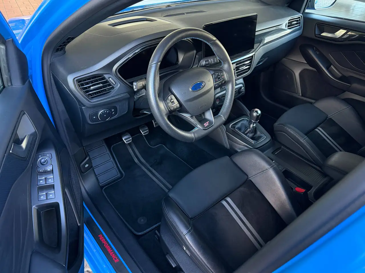 Ford Focus ST X+LED Matrix+BLIS+HuD+PDC+RFK+NAV+B&O+AHK — Vehicle gallery 9