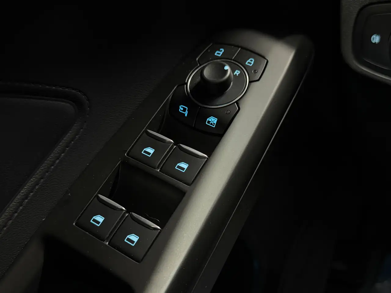 Ford Focus ST X+LED Matrix+BLIS+HuD+PDC+RFK+NAV+B&O+AHK — Vehicle gallery 18