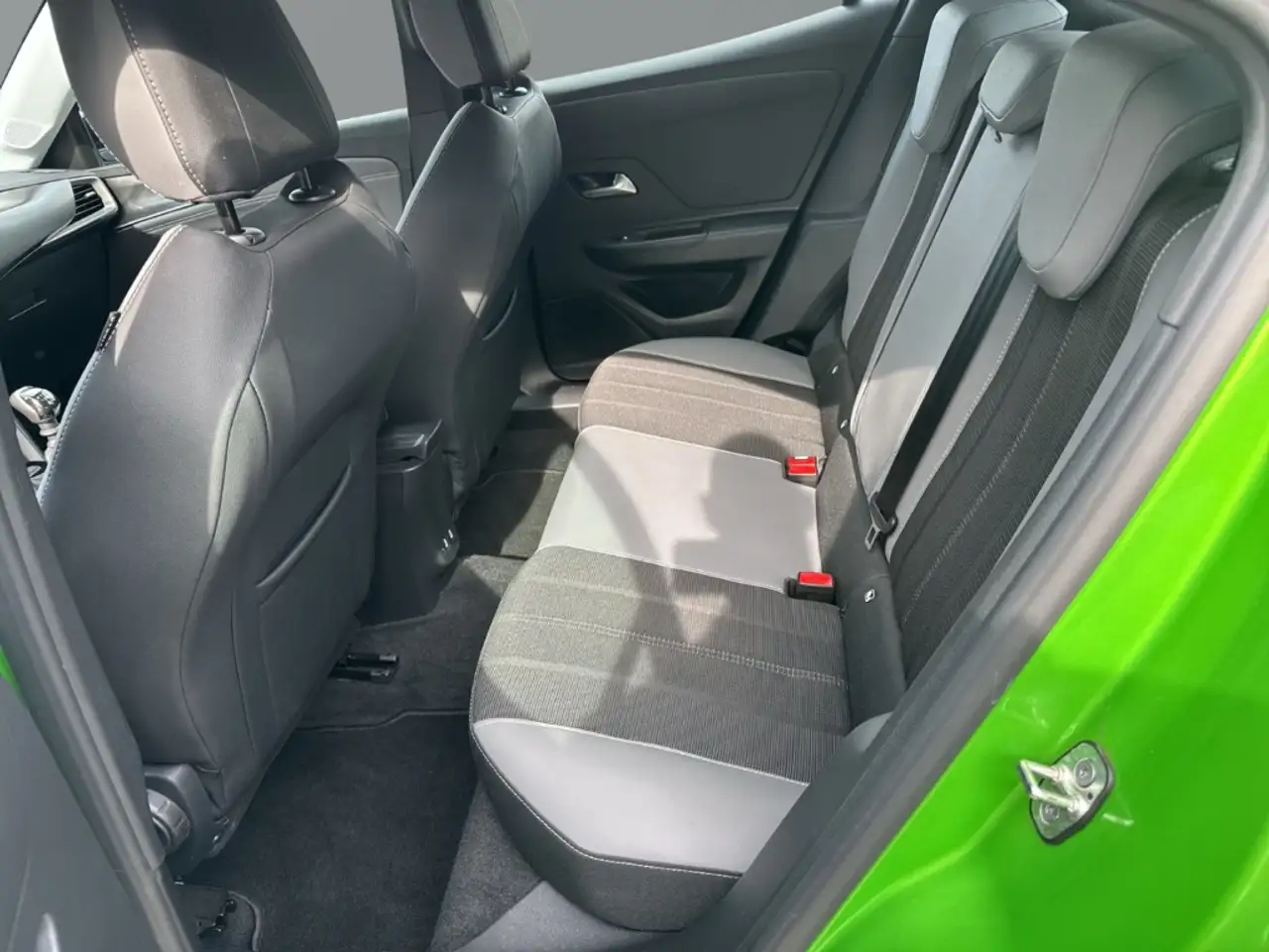 Opel Mokka Elegance 1.2 130PS LenkradHZG SHZ Rückfahrkam. Amb — Galería del vehículo 12