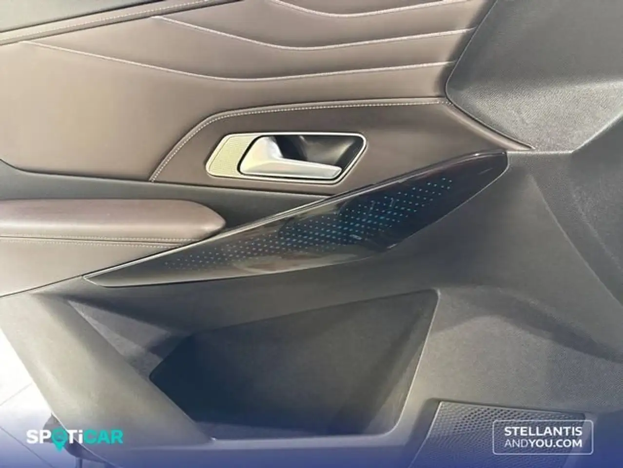 DS Automobiles DS 7 Crossback E-Tense Antoine de Saint Exupery Aut. 4x4 360 — معرض صور السيارة 14